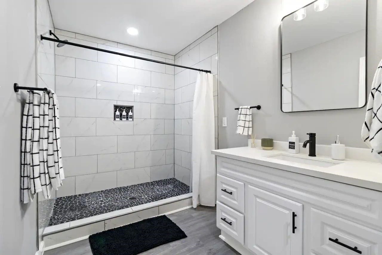 5130 Cosby Street, Houston, TX 77021 5130 Cosby Street, Houston, TX 77021