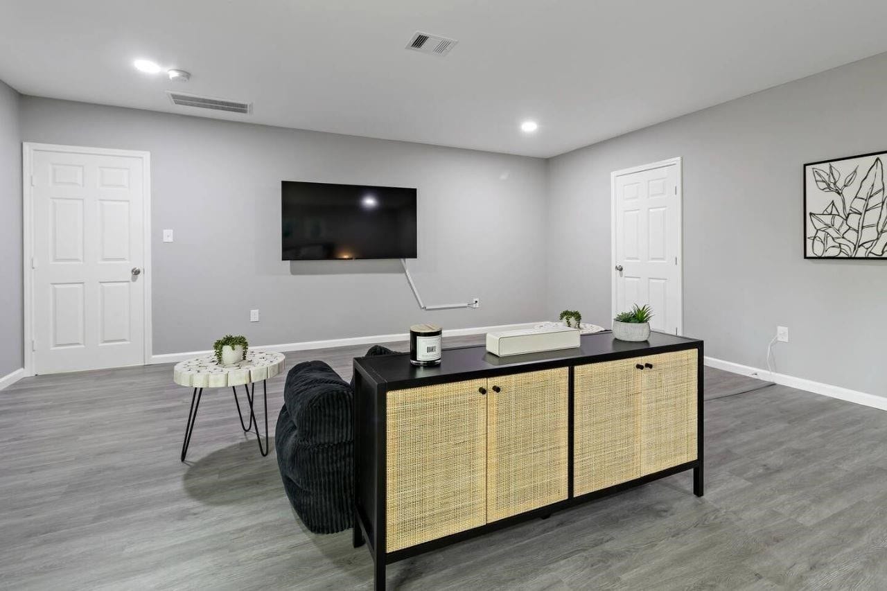 5130 Cosby Street, Houston, TX 77021 5130 Cosby Street, Houston, TX 77021