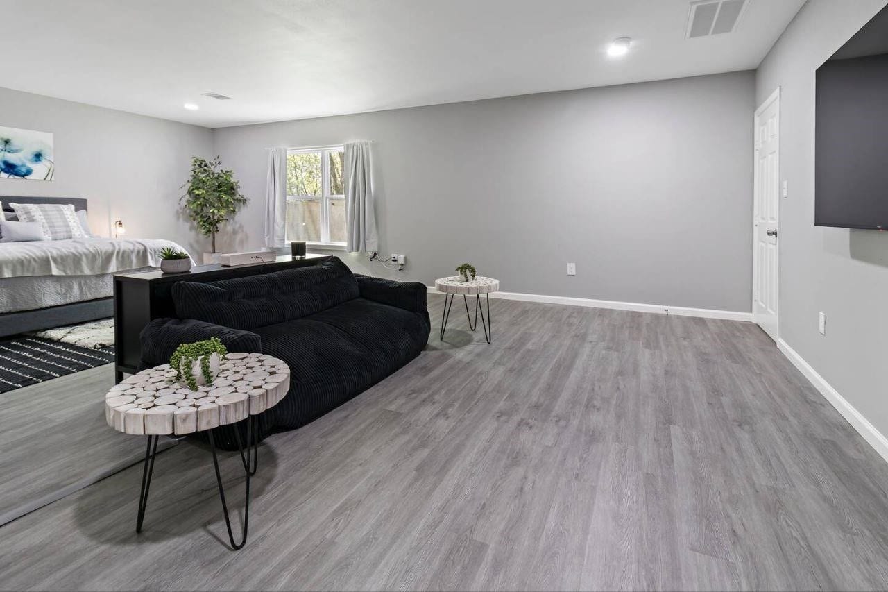 5130 Cosby Street, Houston, TX 77021 5130 Cosby Street, Houston, TX 77021