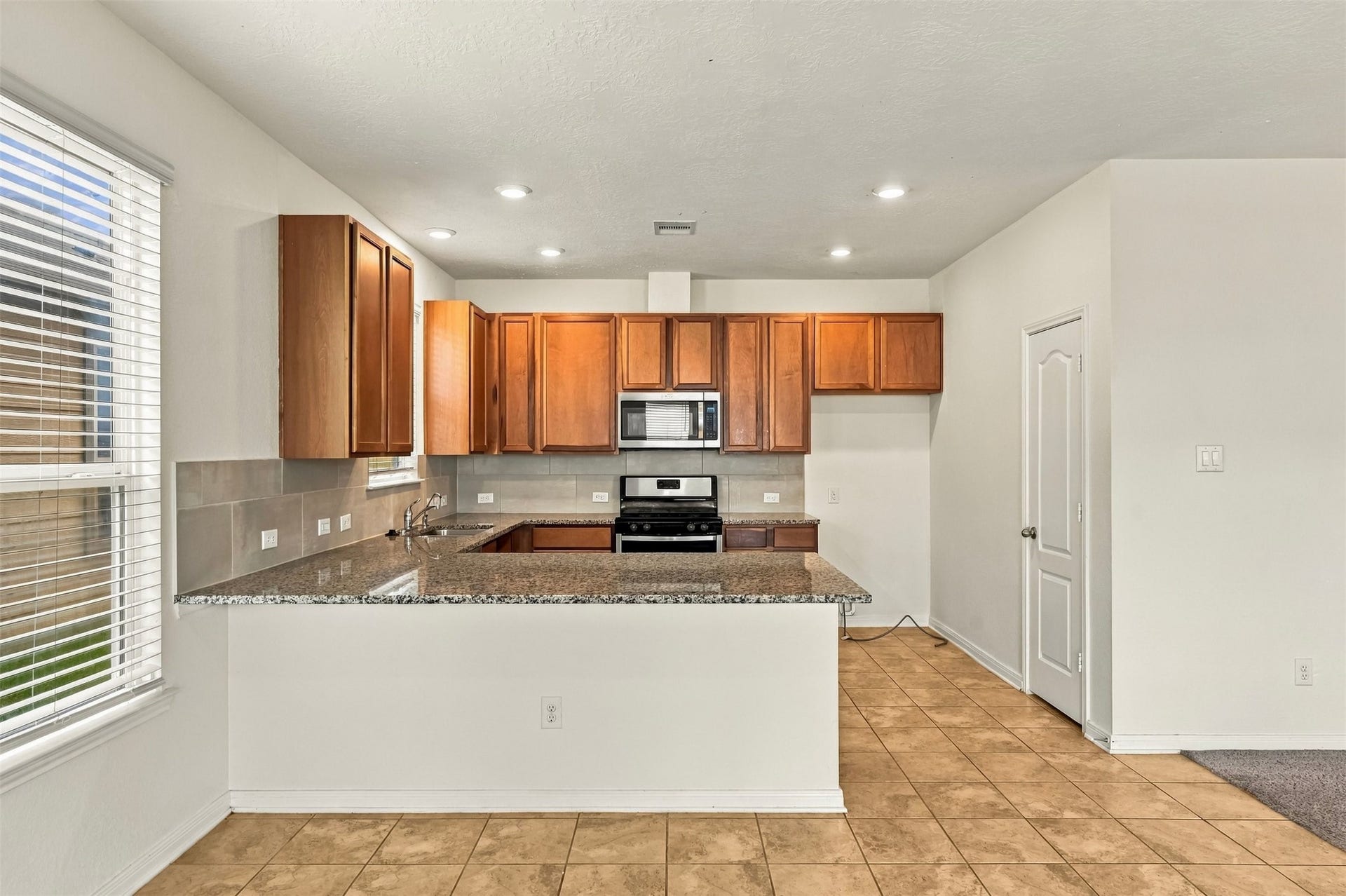 6021 Diamond Sky Lane, Houston, TX 77048 6021 Diamond Sky Lane, Houston, TX 77048
