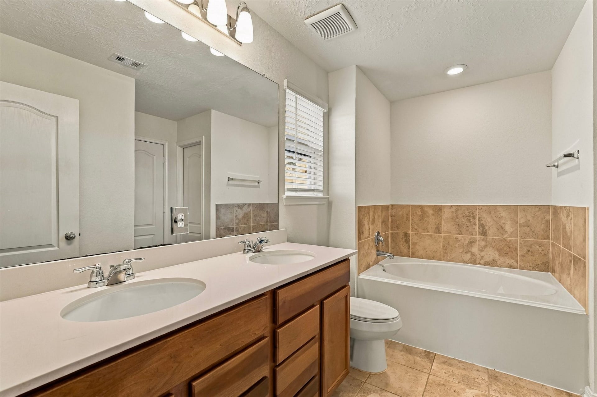 6021 Diamond Sky Lane, Houston, TX 77048 6021 Diamond Sky Lane, Houston, TX 77048