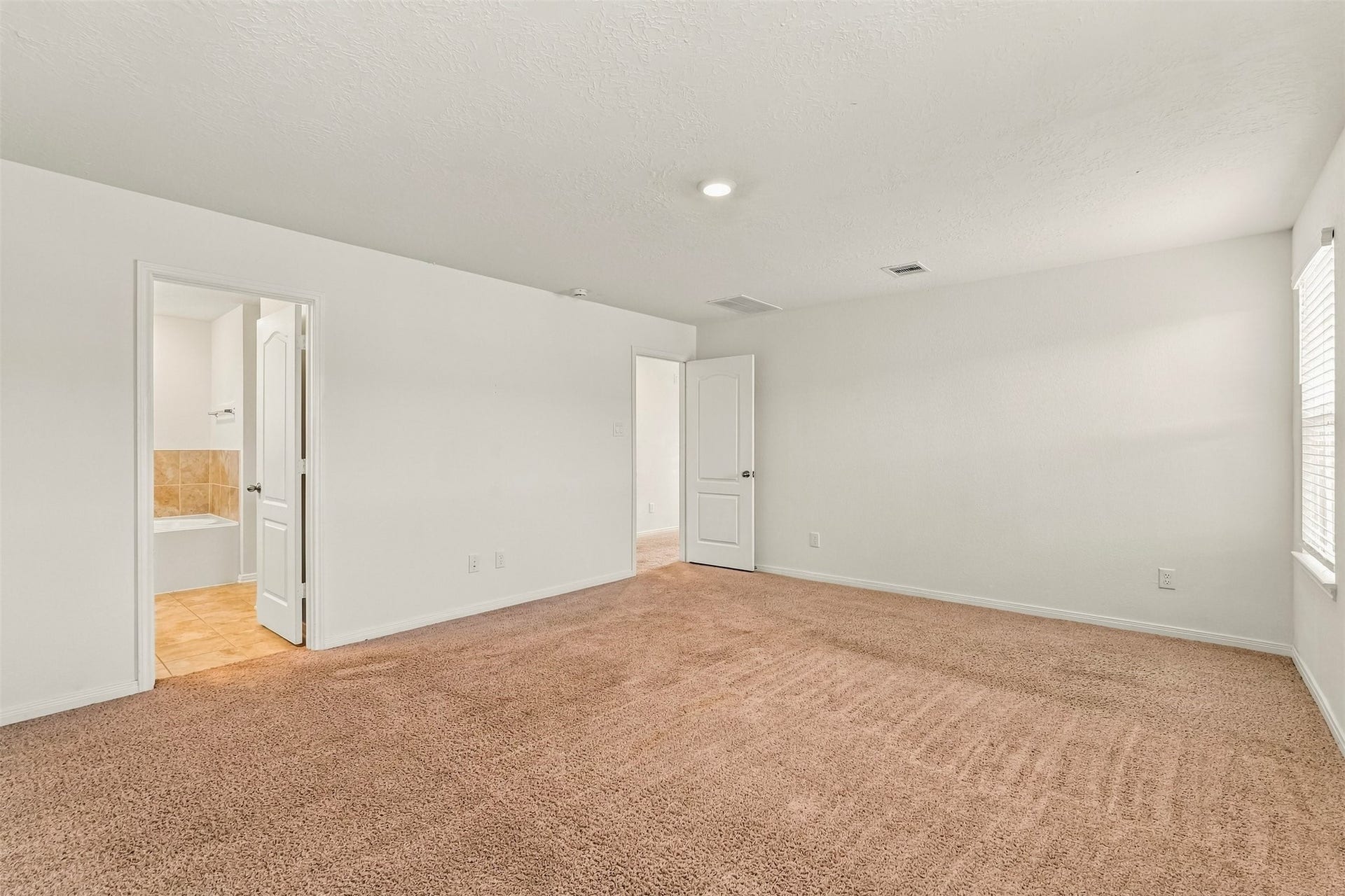 6021 Diamond Sky Lane, Houston, TX 77048 6021 Diamond Sky Lane, Houston, TX 77048