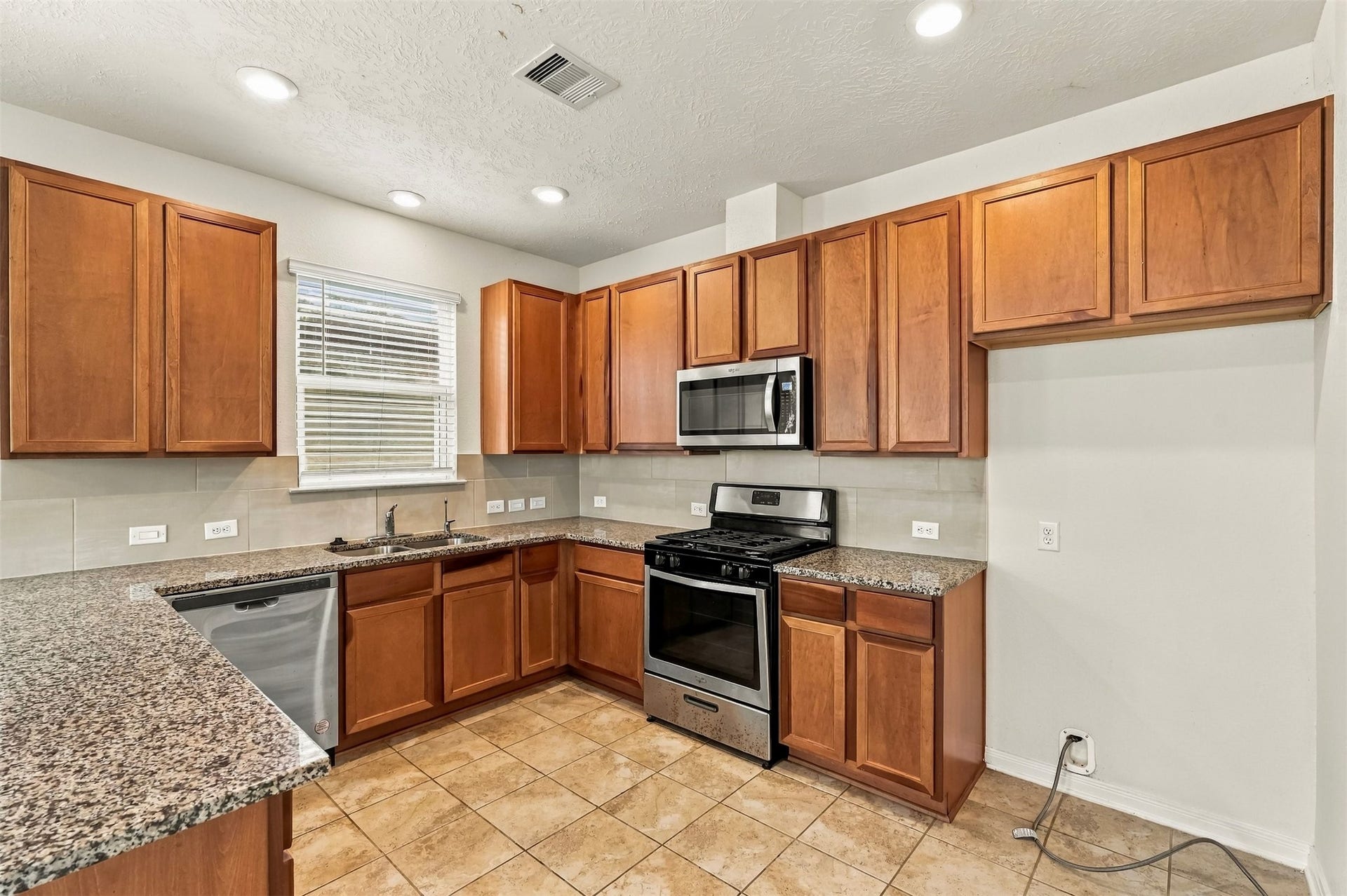 6021 Diamond Sky Lane, Houston, TX 77048 6021 Diamond Sky Lane, Houston, TX 77048