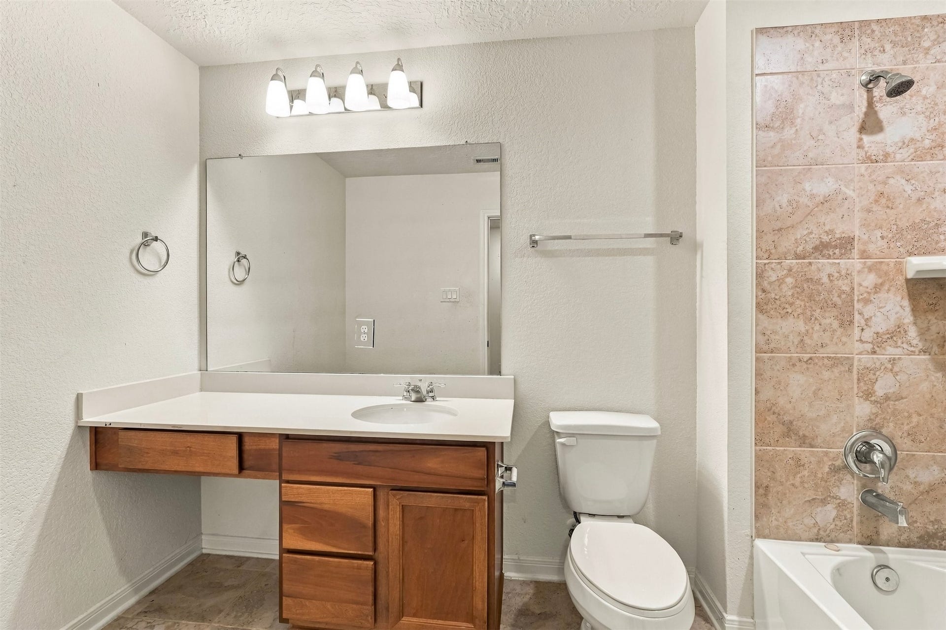 6021 Diamond Sky Lane, Houston, TX 77048 6021 Diamond Sky Lane, Houston, TX 77048