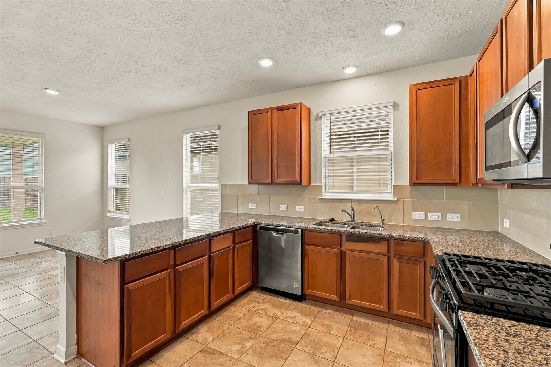 6021 Diamond Sky Lane, Houston, TX 77048 6021 Diamond Sky Lane, Houston, TX 77048