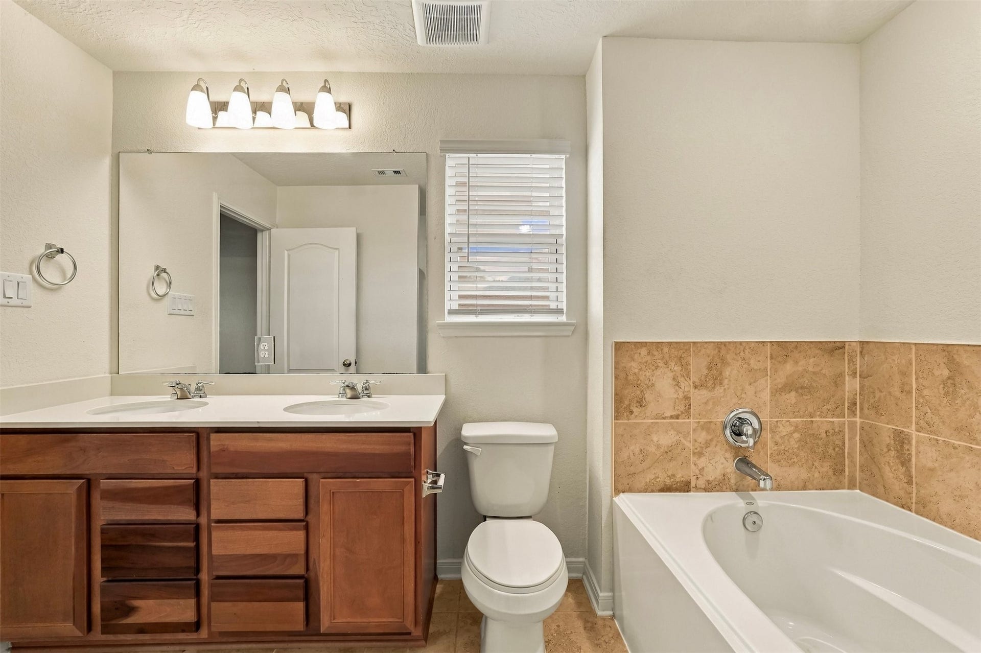 6021 Diamond Sky Lane, Houston, TX 77048 6021 Diamond Sky Lane, Houston, TX 77048