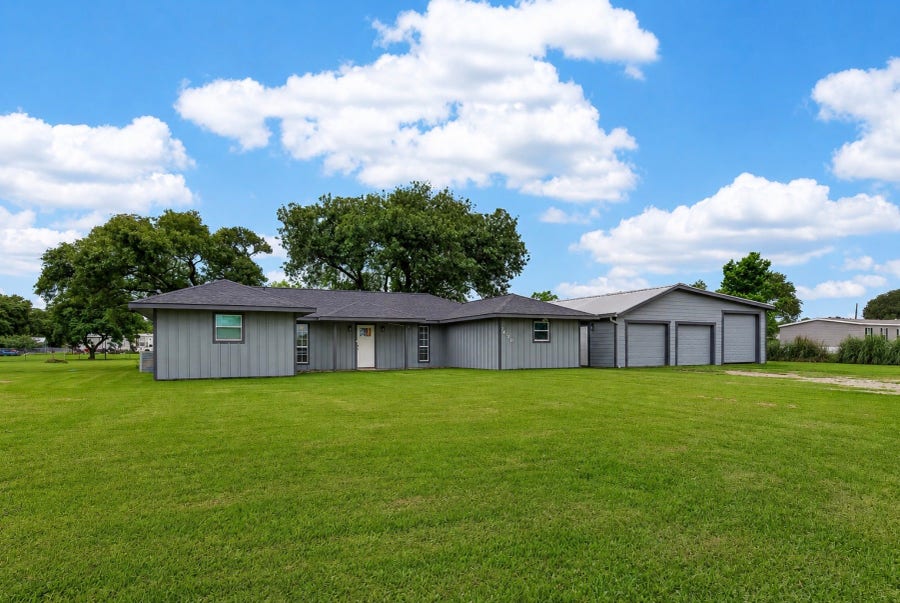 Property photo for 1429 County Road 192, Alvin, TX