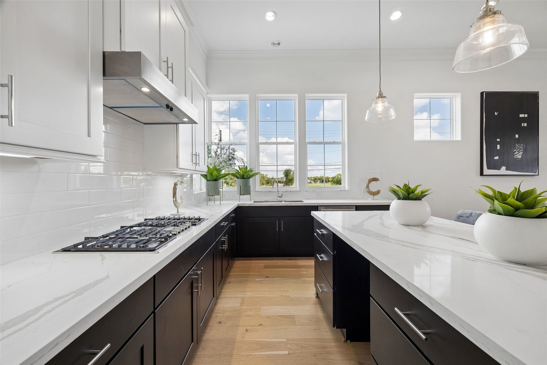 2743 Providence Street, Houston, TX 77020 Bosch appliances in this bright, spacious kitchen.
