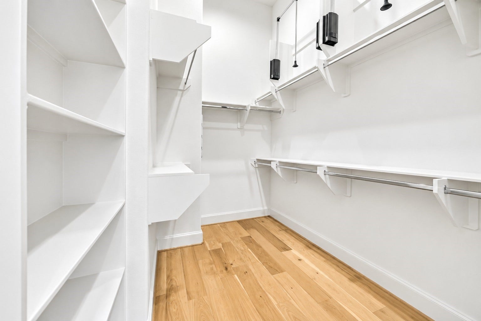 2743 Providence Street, Houston, TX 77020 LARGE walk-in closet in the primary suite features extra shelving and drop-down space-saving closet rods.