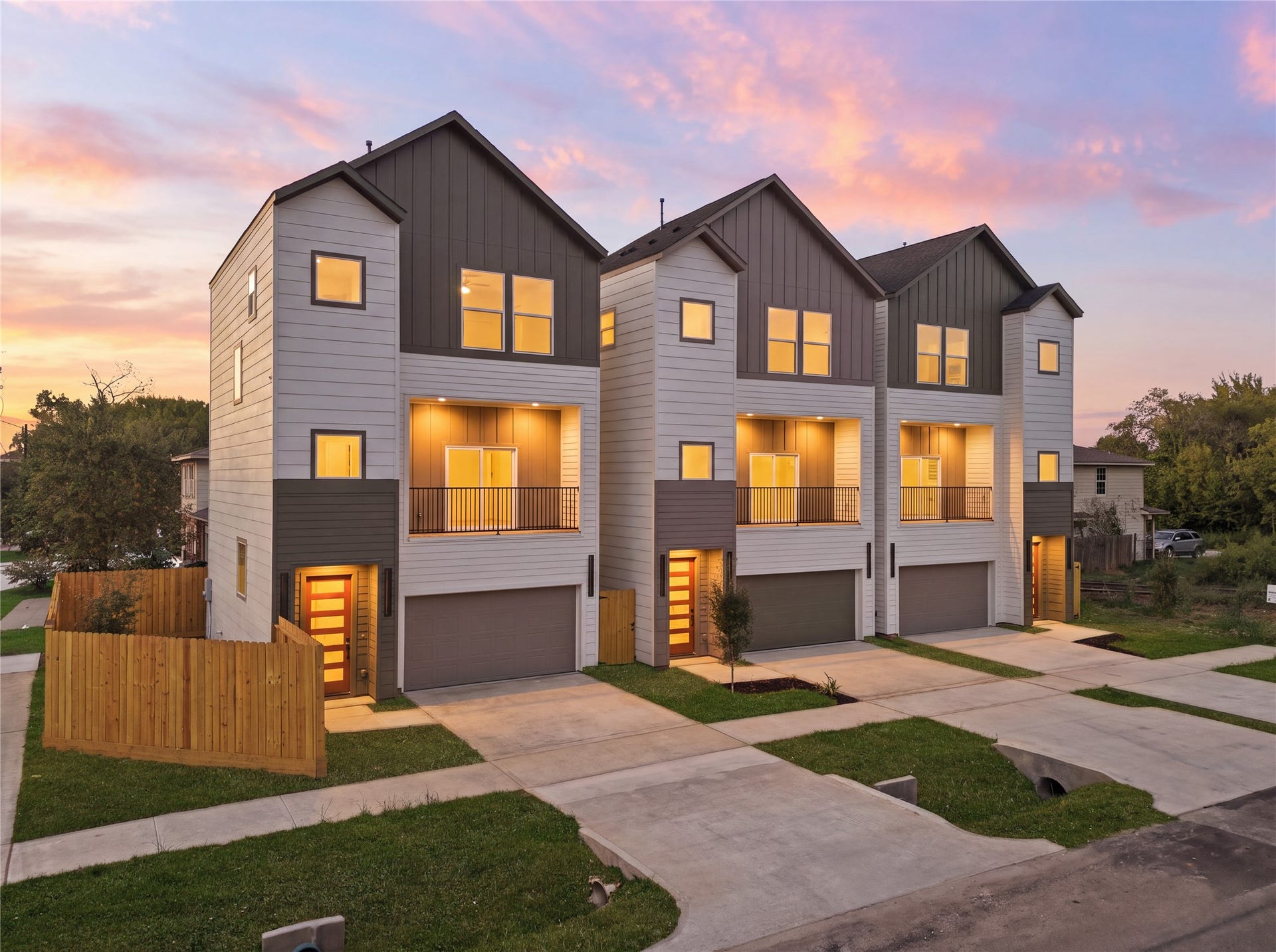 4717 Branch Street, Houston, TX 77021 Your evening welcome inviting exterior glow that makes coming home after a long day feel extra special.