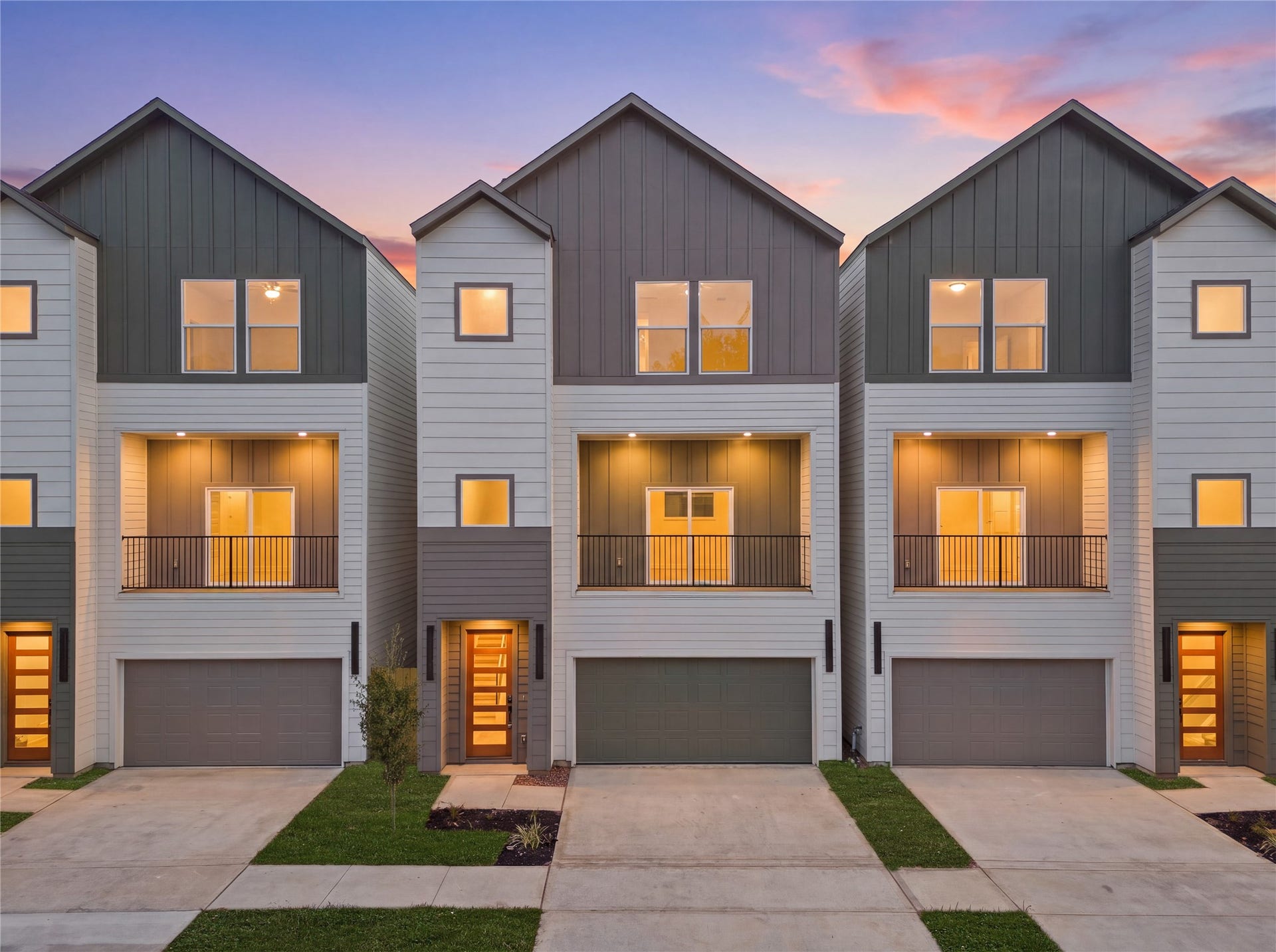 4717 Branch Street, Houston, TX 77021 Contemporary urban retreat sleek multi-level living built for convenience, comfort, and stylish city living.