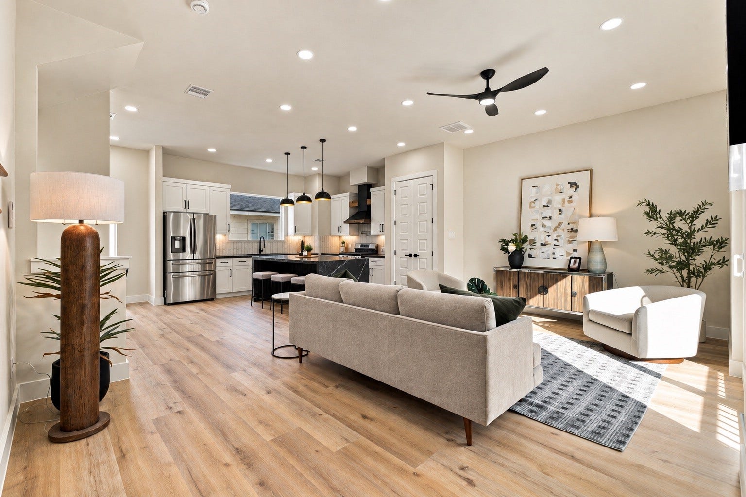 4717 Branch Street, Houston, TX 77021 Spacious main floor retreat open, airy gathering room built for hosting game nights or curling up with a book.