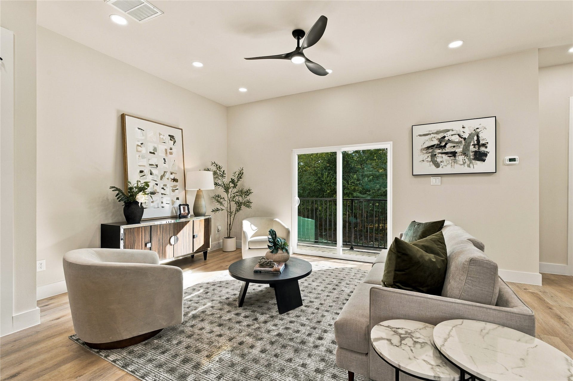 4717 Branch Street, Houston, TX 77021 Bright gathering hall soaring space bathed in natural light, making everyday living feel grand and open.