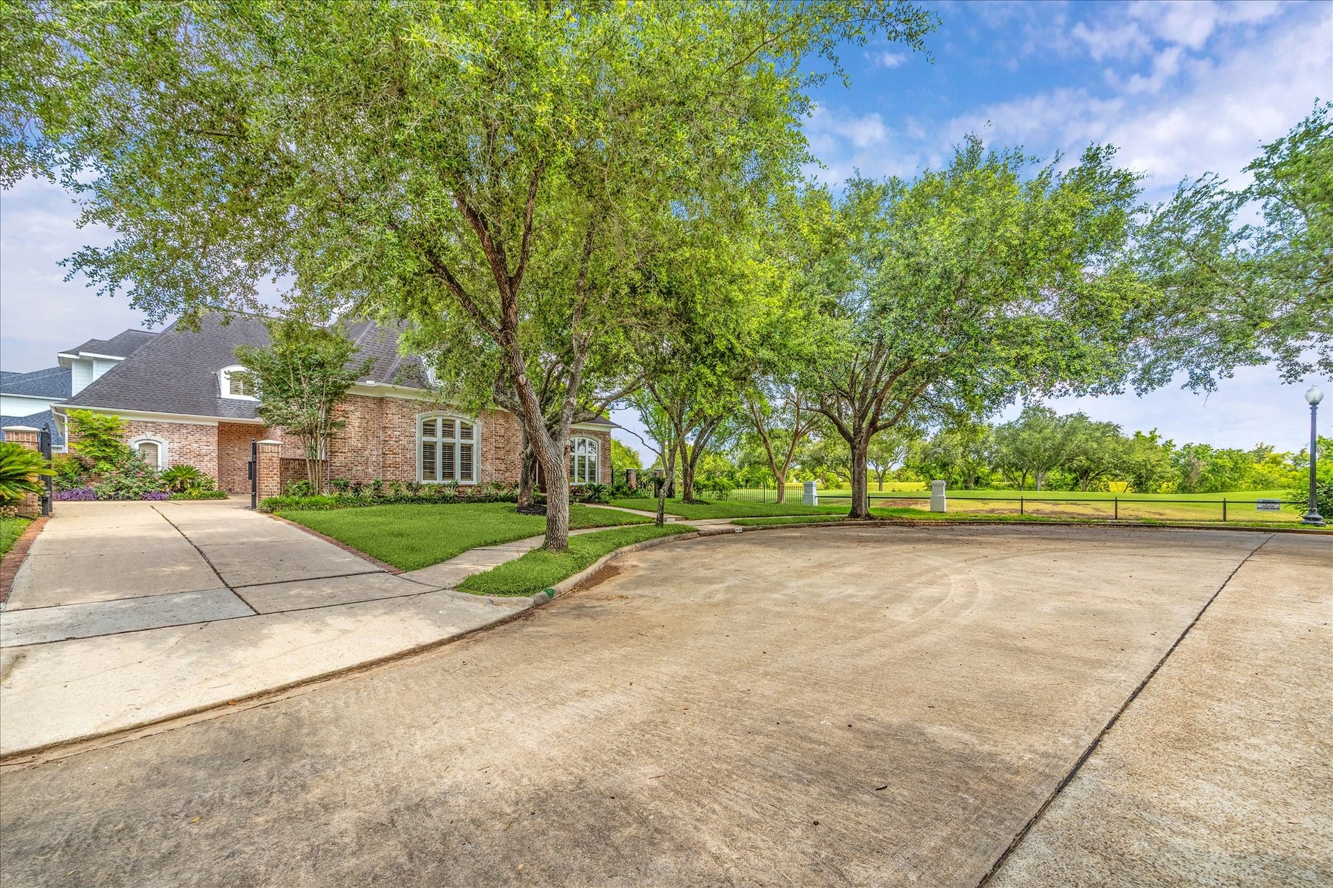 4111 Thistle Hill Court, Sugar Land, TX 77479 4111 Thistle Hill Court, Sugar Land, TX 77479