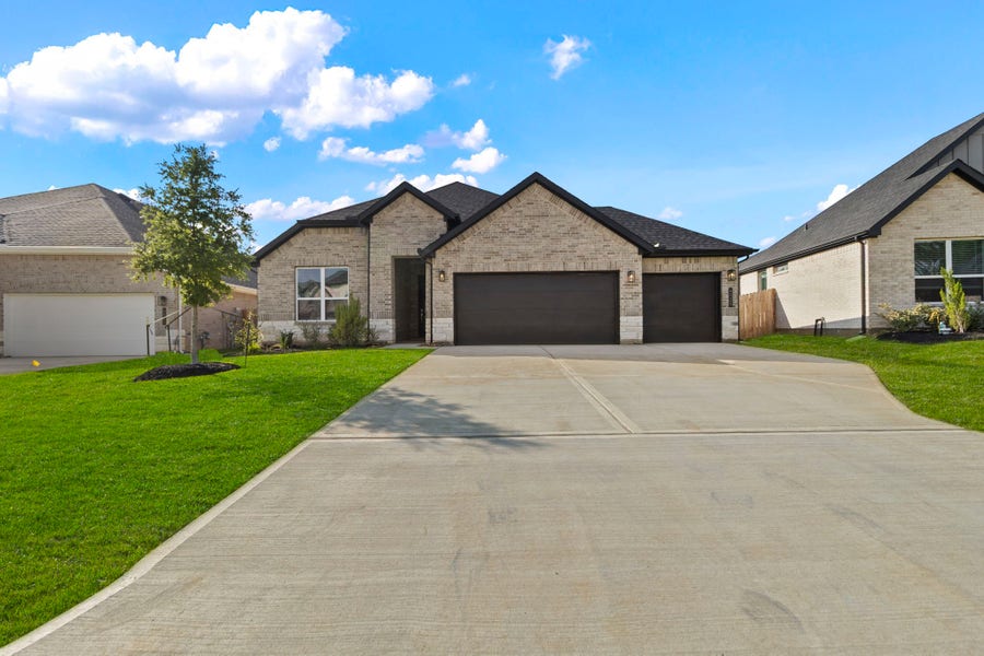 Property photo for 4525 Iguaza Falls Drive, Conroe, TX