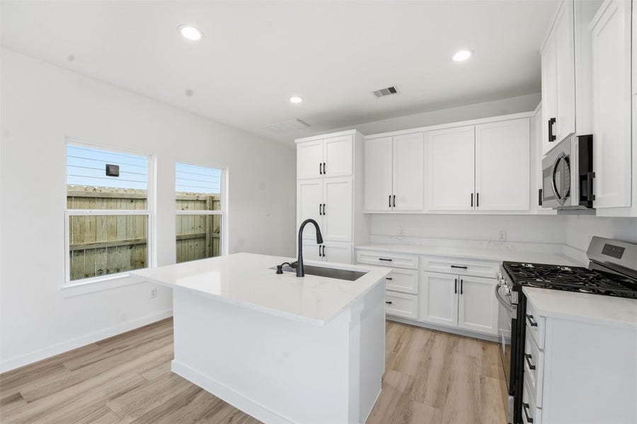 Property photo for 530 N 4th Street, La Porte, TX