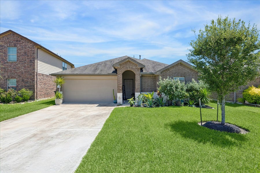 Property photo for 726 Desert Pea Lane, Arcola, TX