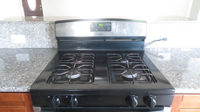 3221 Wheatridge Street, Pearland, TX 77581 Gas range