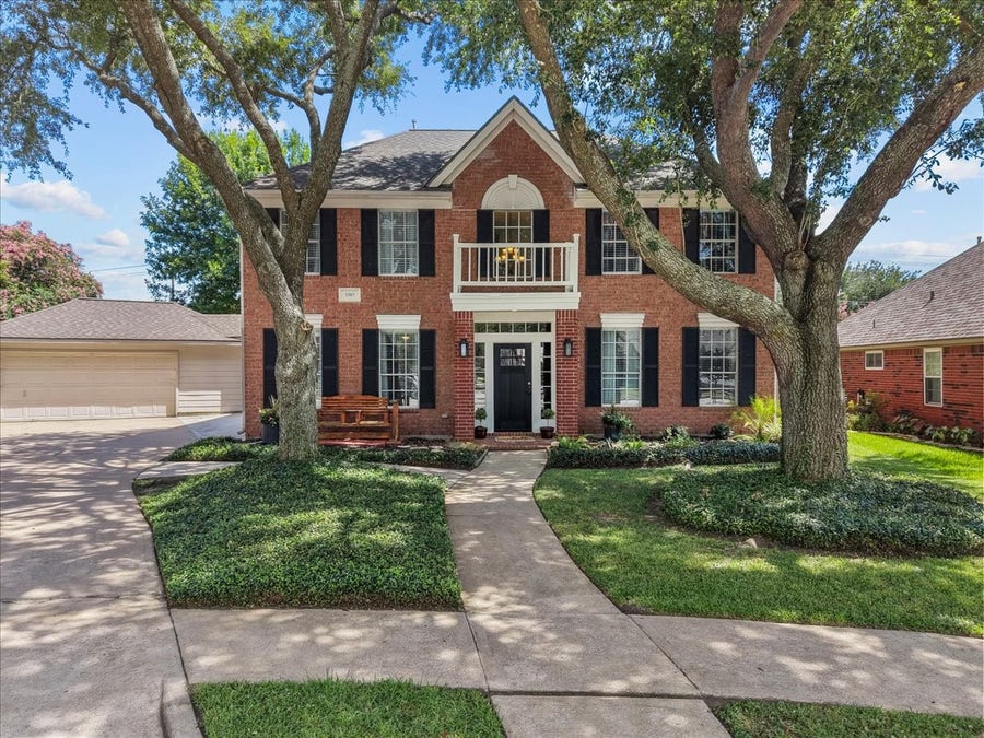 Property photo for 1910 Wynforest Drive, Deer Park, TX