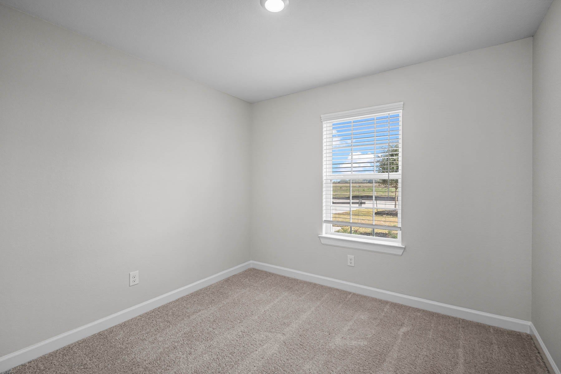 14002 Starboard Reach Drive, Texas City, TX 77510 Each of the secondary bedrooms are generously sized.