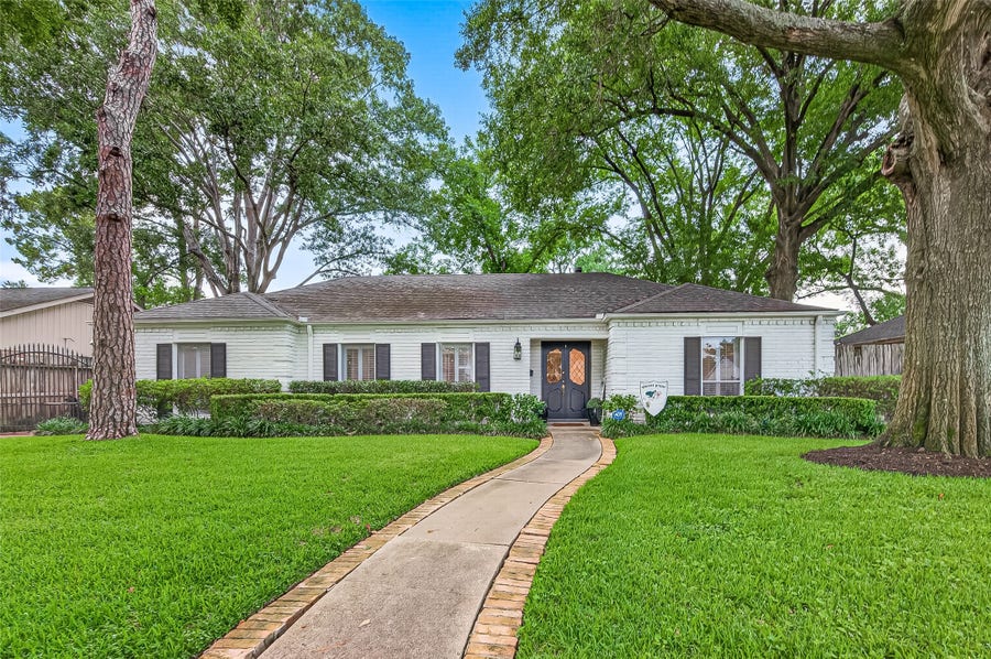 Property photo for 10026 Meadow Lake Lane, Houston, TX