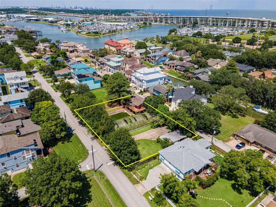 Property photo for 631 E Shore Drive, Clear Lake Shores, TX