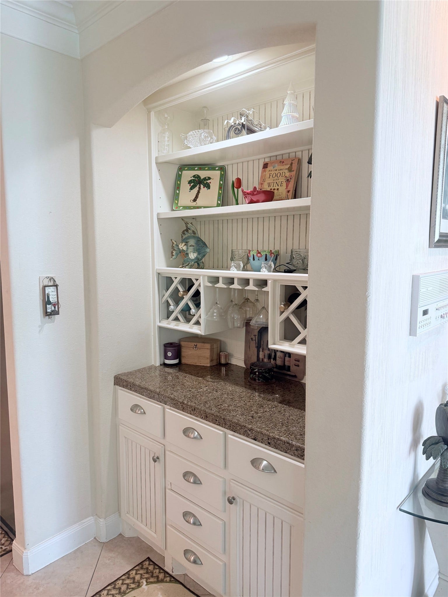 4715 W Bayshore Drive, Bacliff, TX 77518 Bar or coffee nook right off the kitchen.