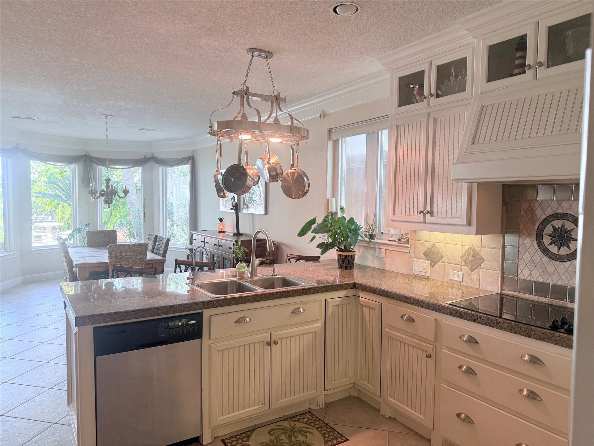 4715 W Bayshore Drive, Bacliff, TX 77518 Light and bright kitchen.