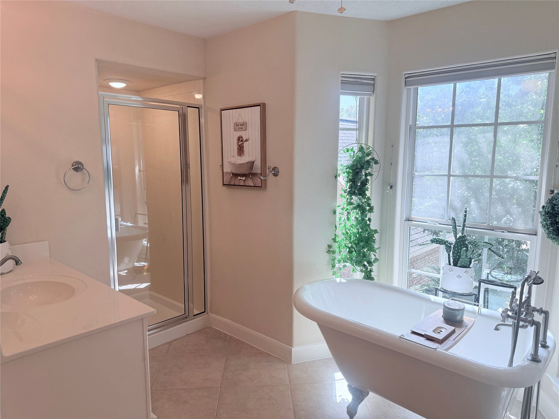 4715 W Bayshore Drive, Bacliff, TX 77518 Primary bathroom with the clawfoot tub.