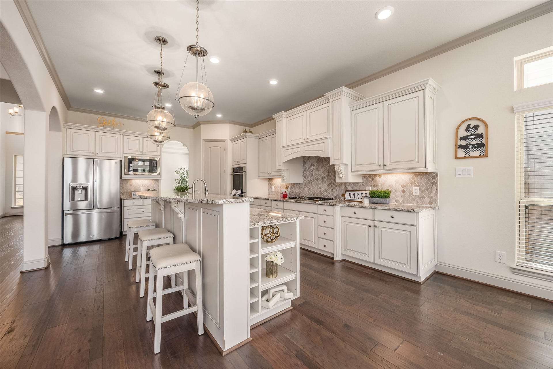 13506 COLUMBIA KEY Drive, Tomball, TX 77377 A kitchen made for gathering, with granite countertops, a beautiful backsplash, and an easy flow to the dining room and breakfast nook.