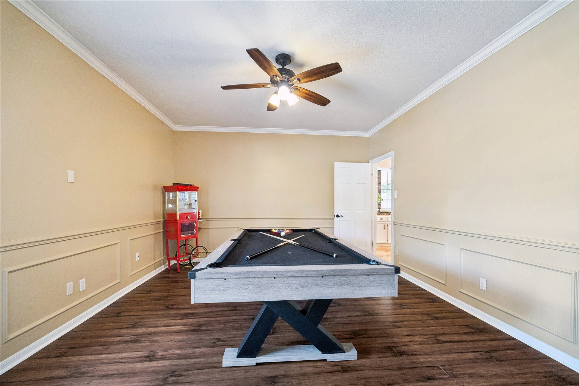 2919 Forest Garden Drive, Kingwood, TX 77345 Seller is using it as a pool room.