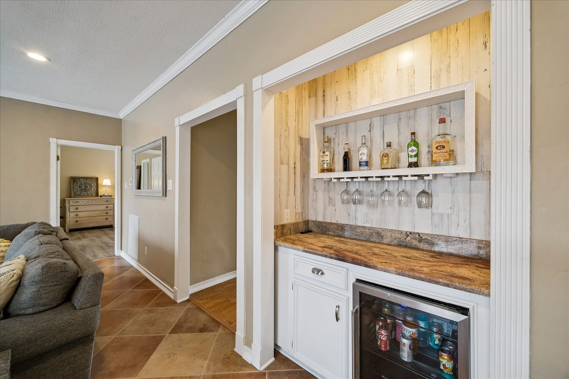 2919 Forest Garden Drive, Kingwood, TX 77345 Great entertaining nook here complete with a fridge.
