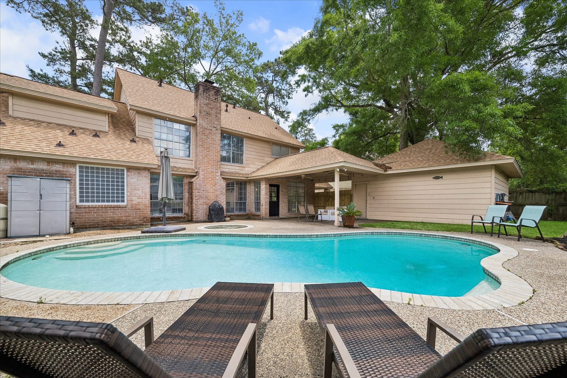 2919 Forest Garden Drive, Kingwood, TX 77345 Can you see yourself relaxing here?