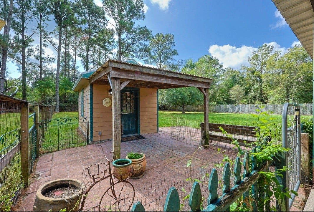 4110 Sherri Lane, Crosby, TX 77532 cooled workshop being used as Kennel