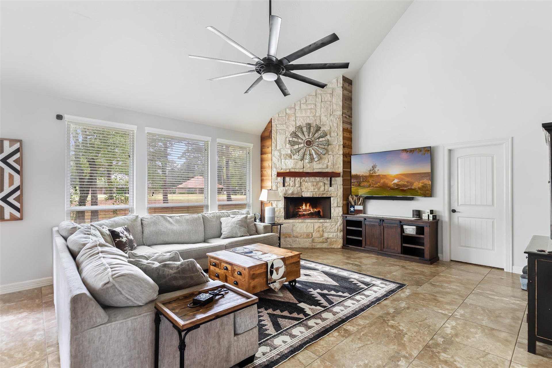 1922 Shark Court, Crosby, TX 77532