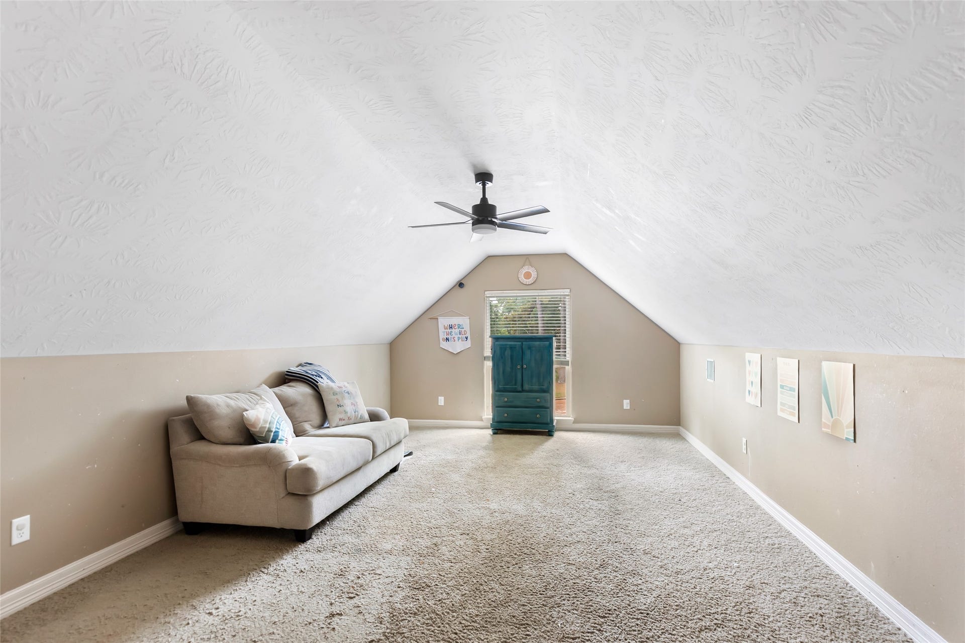 Gameroom/ 5th bedroom,