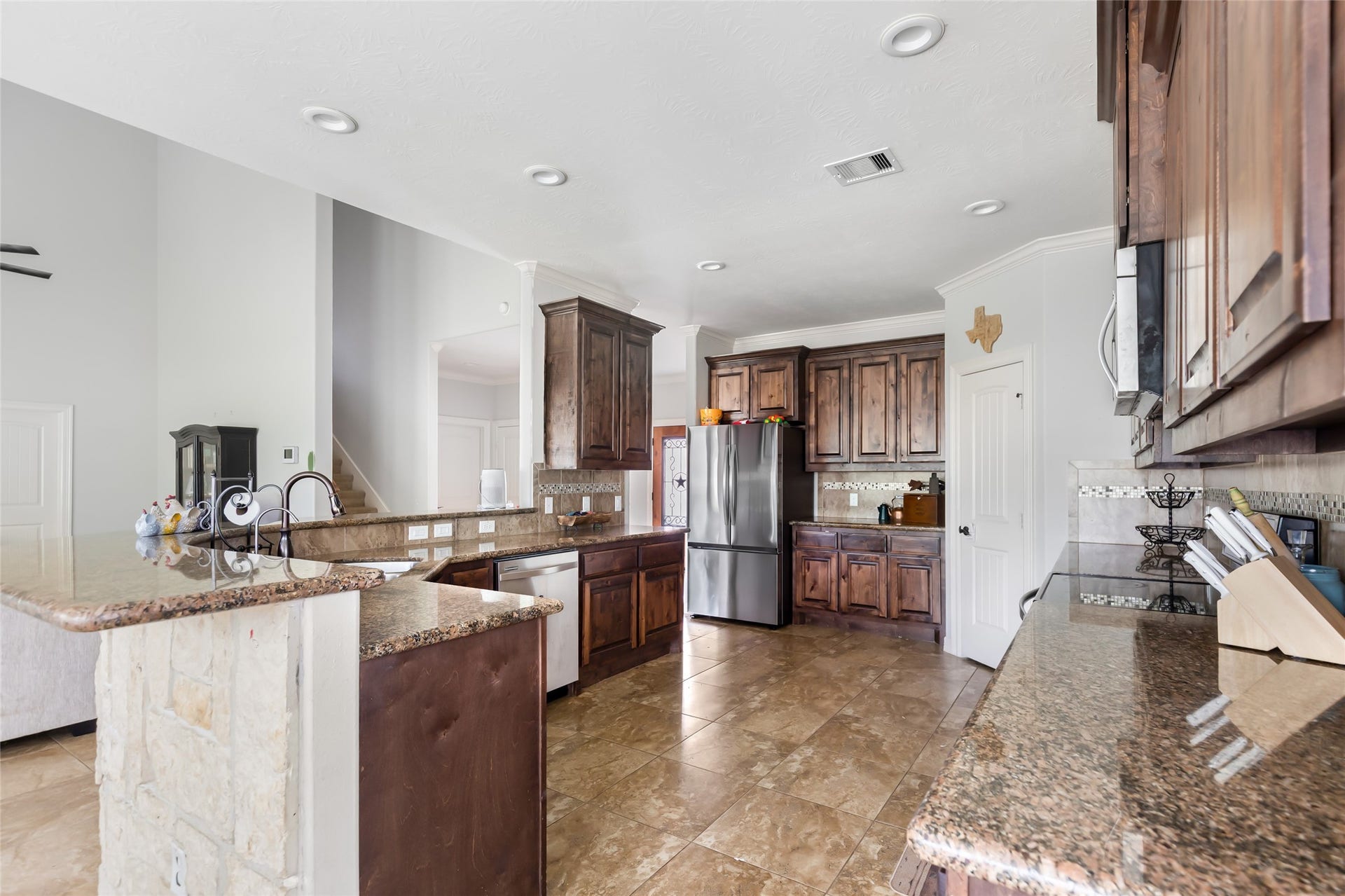 1922 Shark Court, Crosby, TX 77532