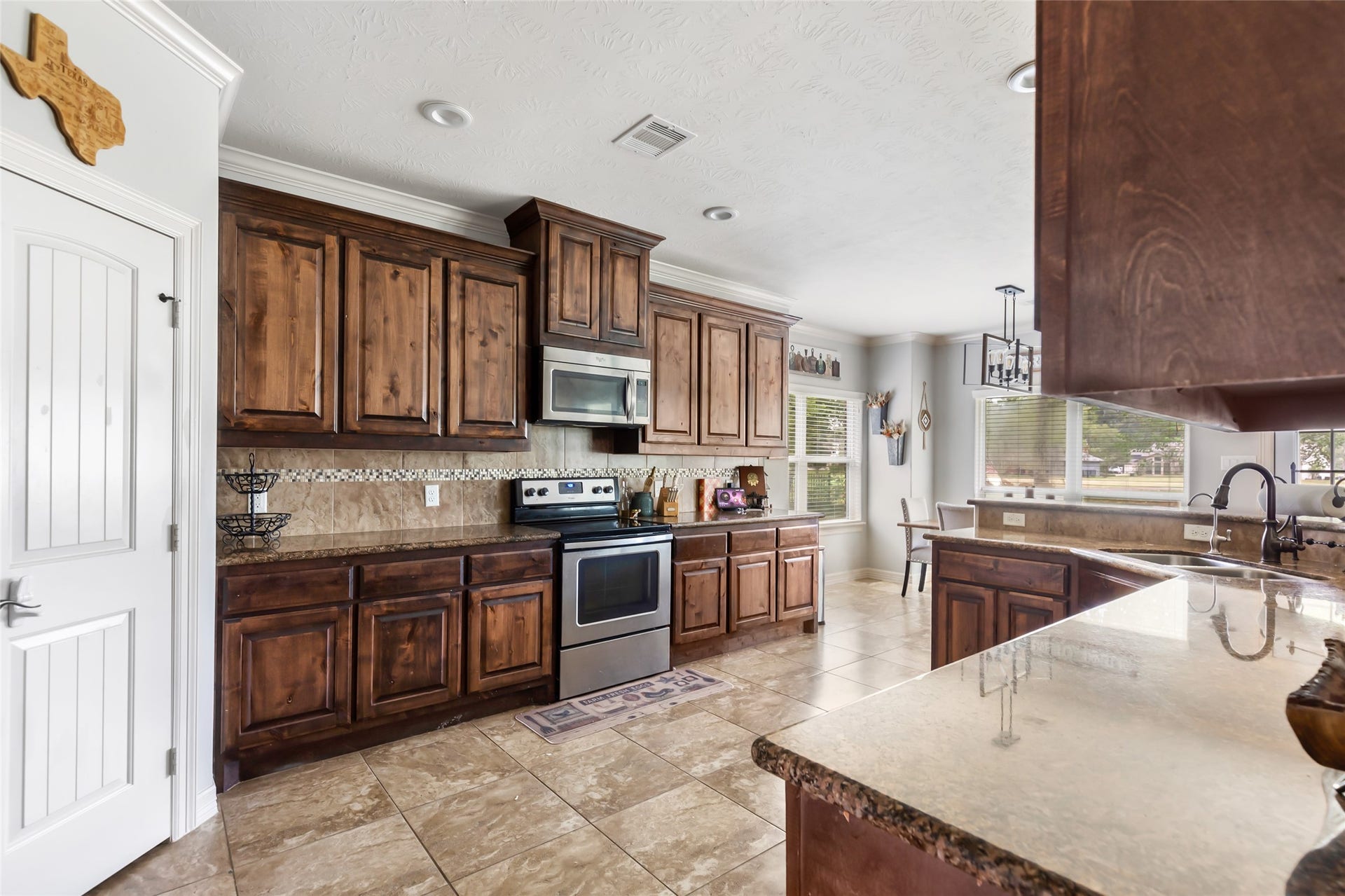 1922 Shark Court, Crosby, TX 77532