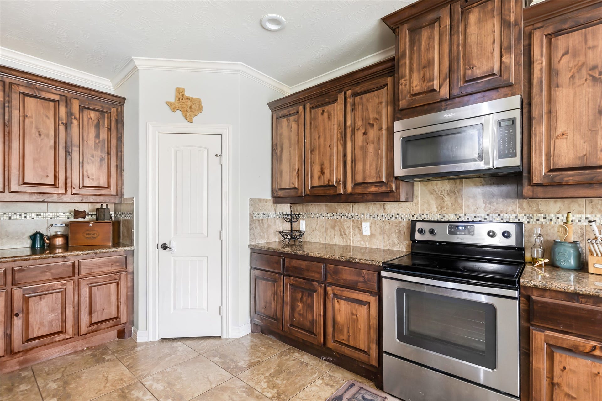 1922 Shark Court, Crosby, TX 77532