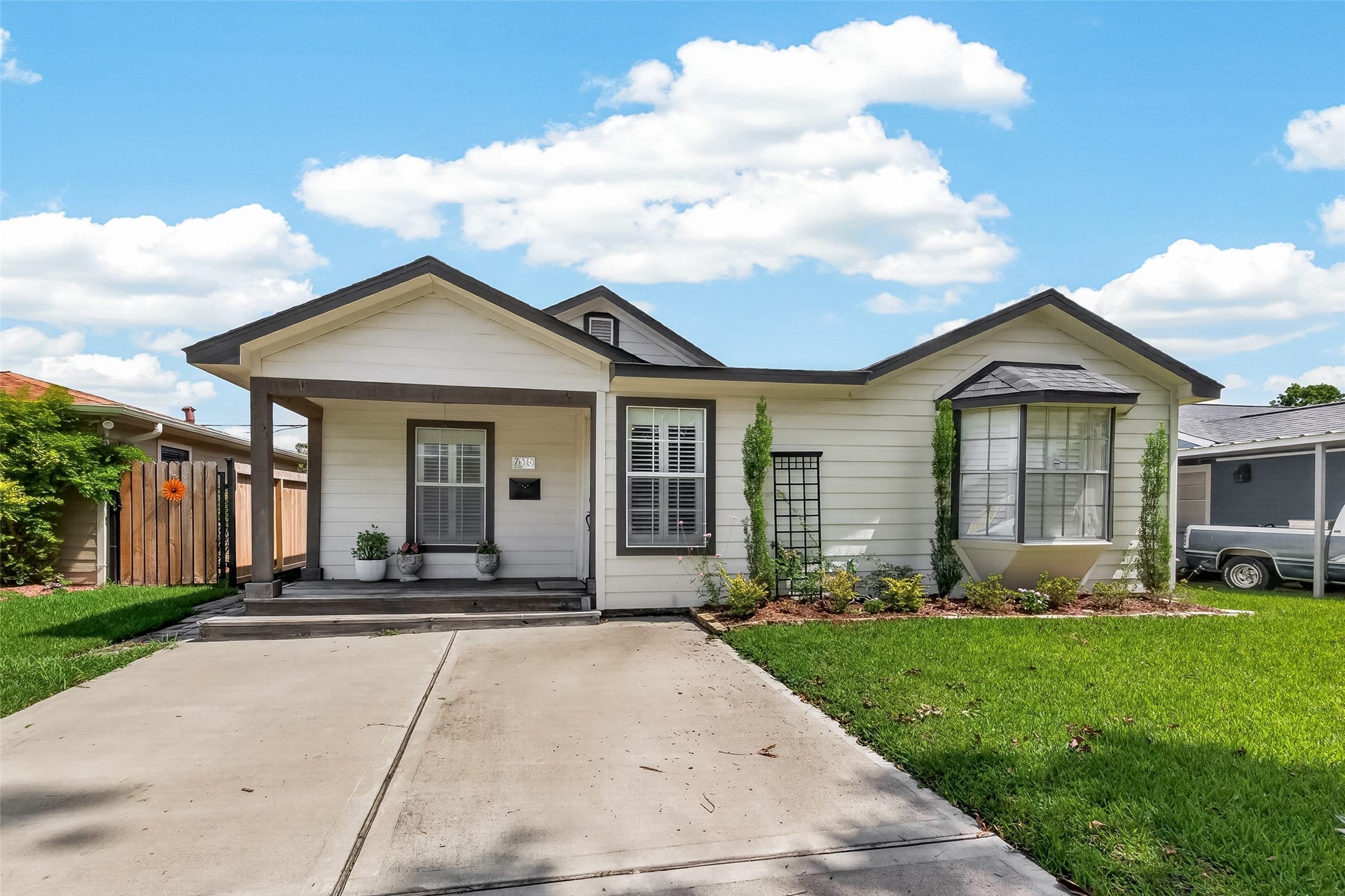 7615 Azalea Street, Houston, TX 77023 7615 Azalea Street, Houston, TX 77023