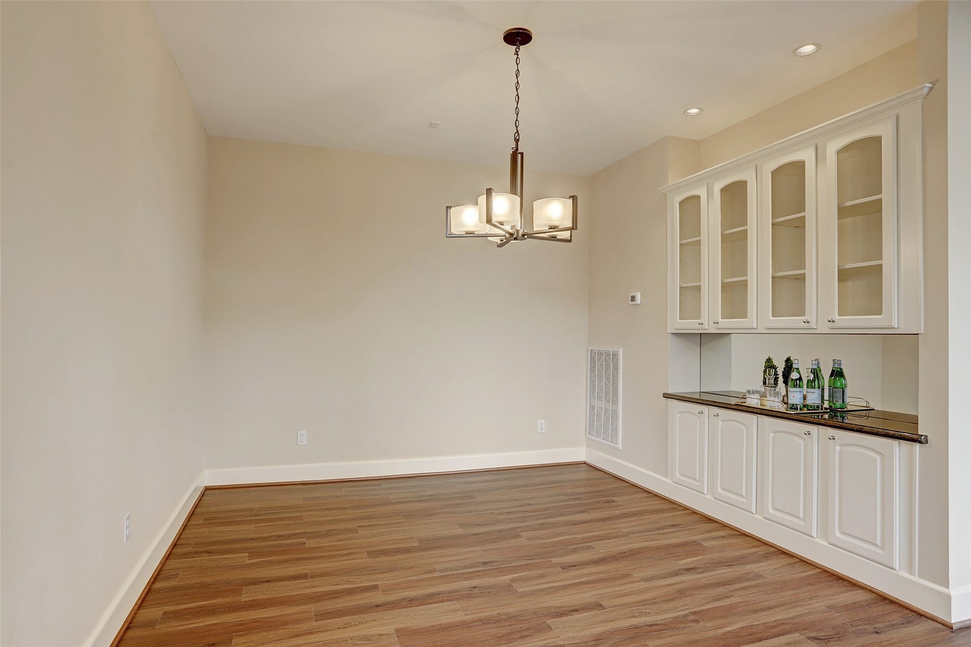 5300 Feagan Street, Houston, TX 77007 5300 Feagan Street, Houston, TX 77007