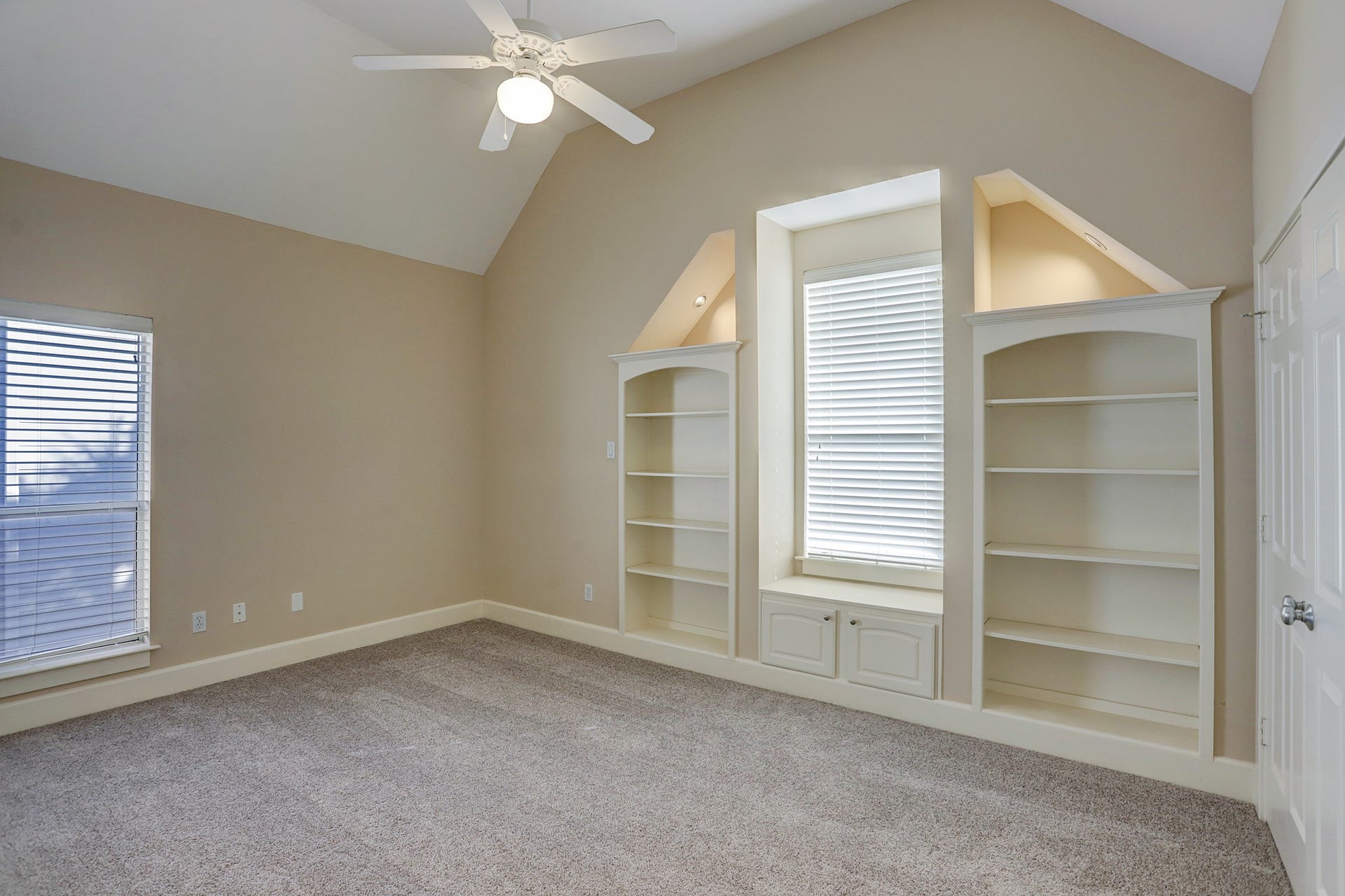 5300 Feagan Street, Houston, TX 77007 5300 Feagan Street, Houston, TX 77007
