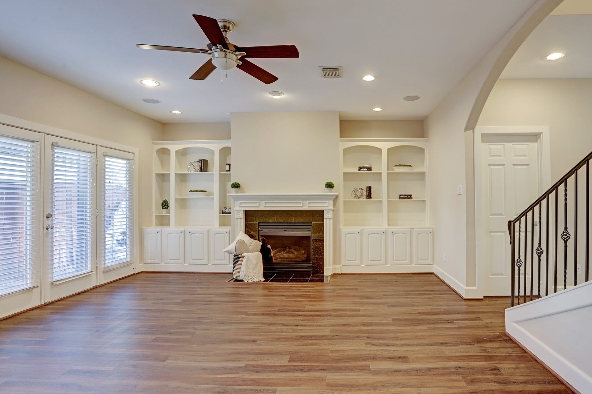 5300 Feagan Street, Houston, TX 77007 5300 Feagan Street, Houston, TX 77007