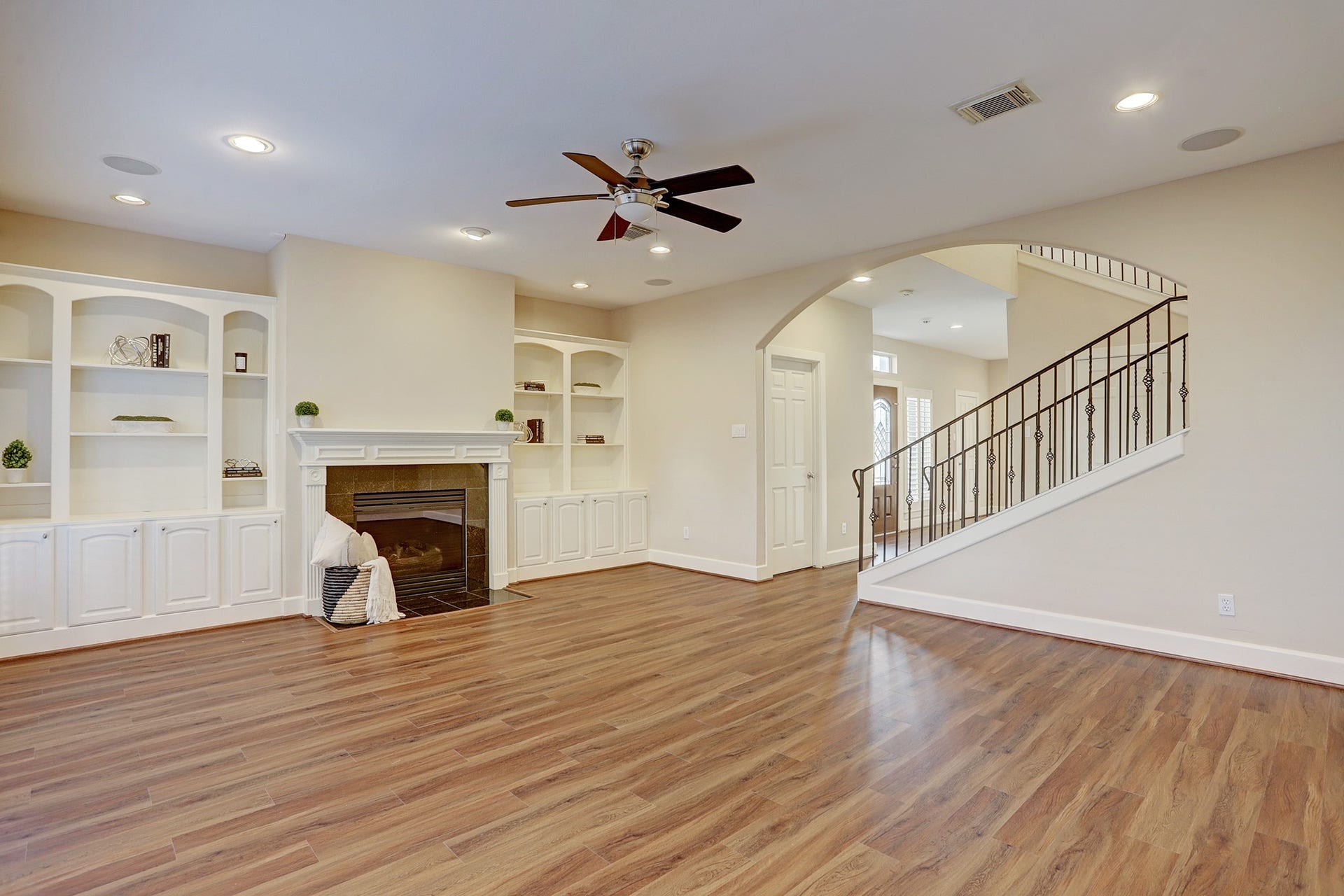 5300 Feagan Street, Houston, TX 77007 5300 Feagan Street, Houston, TX 77007