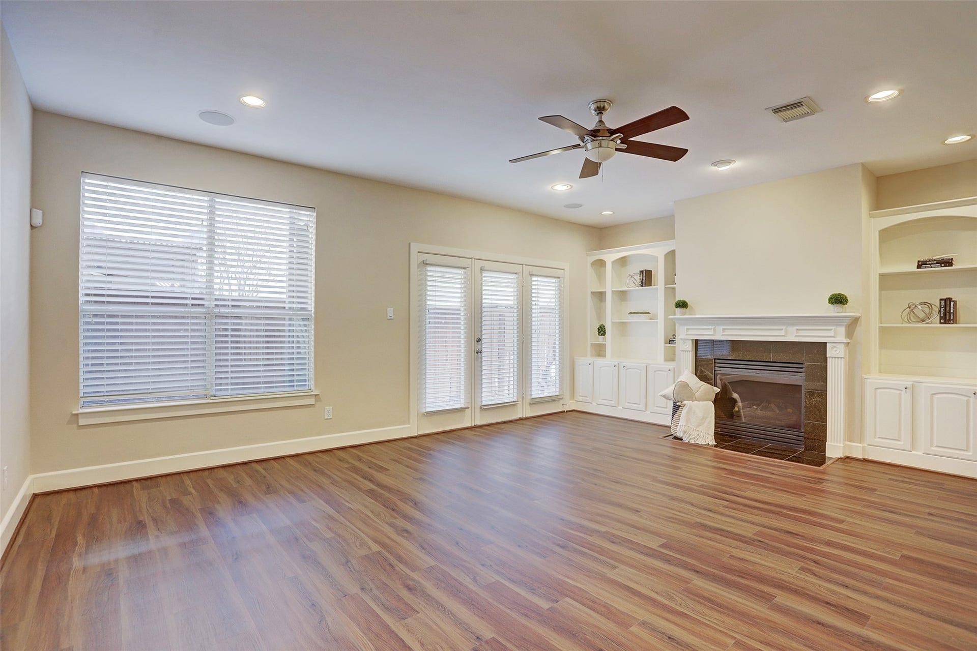 5300 Feagan Street, Houston, TX 77007 5300 Feagan Street, Houston, TX 77007