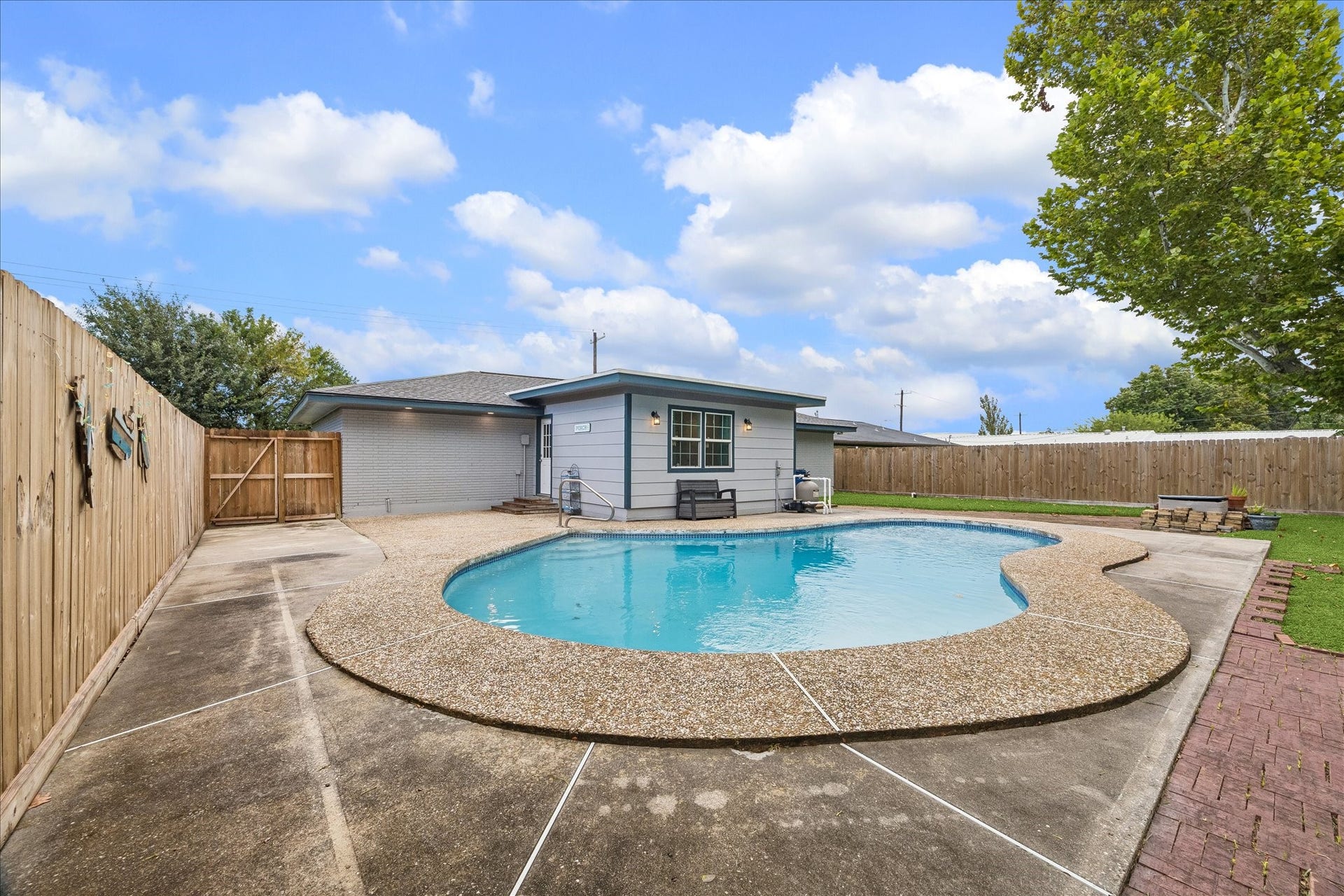 1115 25th Avenue N, Texas City, TX 77590 1115 25th Avenue N, Texas City, TX 77590
