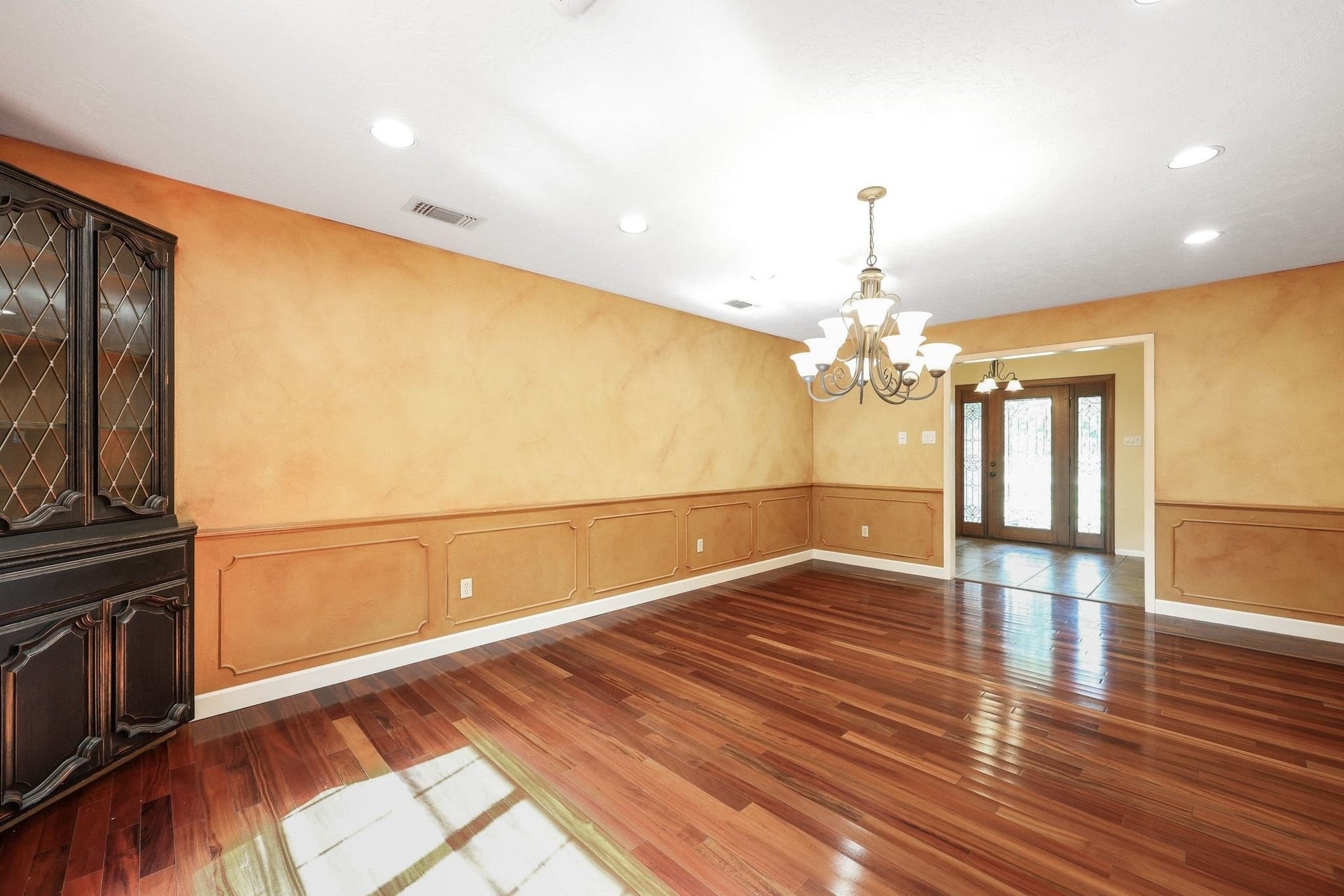 22107 Rosewood Trail, Tomball, TX 77377 Formal Dining Room is located just off the Entry