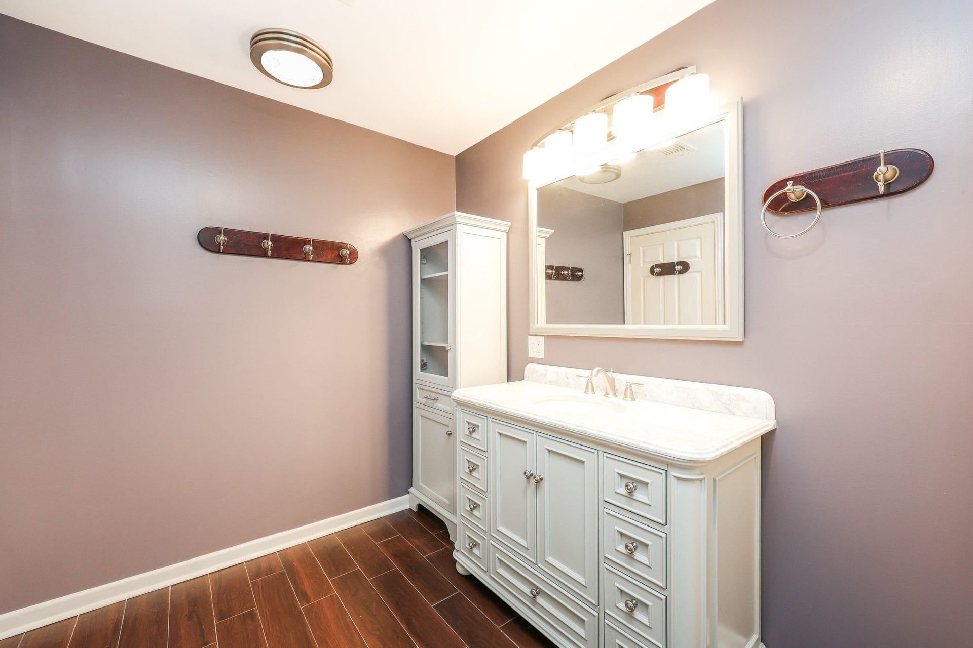 22107 Rosewood Trail, Tomball, TX 77377 En-Suite Bath for Bedroom #2