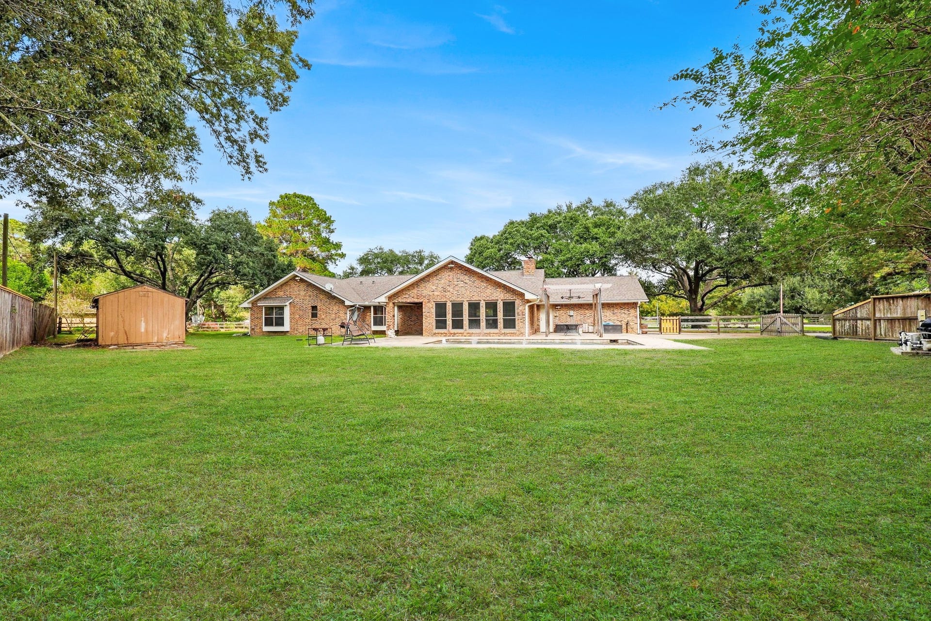 22107 Rosewood Trail, Tomball, TX 77377 Large, Fully-Fenced Back Yard with Dark Blue In-Ground Gunite Pool with Fountain & Sprays.