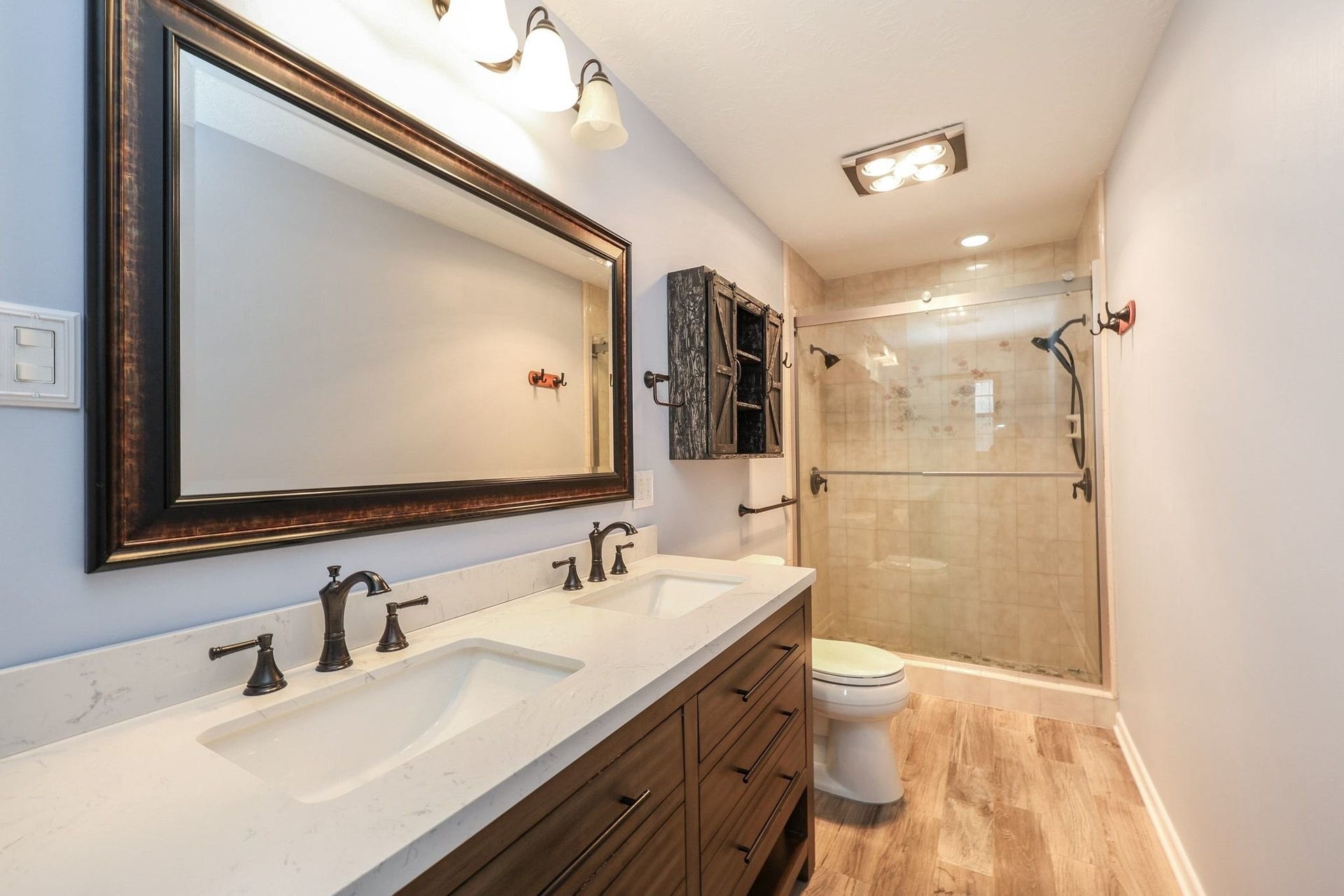22107 Rosewood Trail, Tomball, TX 77377 Primary Bath with Double Sinks and a Large Walk-In Shower